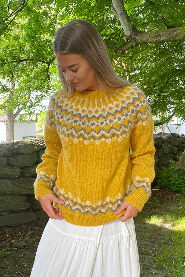 101-05 Dolomitt genser gul