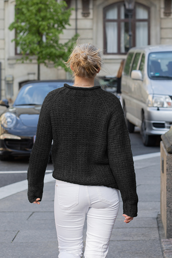 102-07i Lyra genser svart