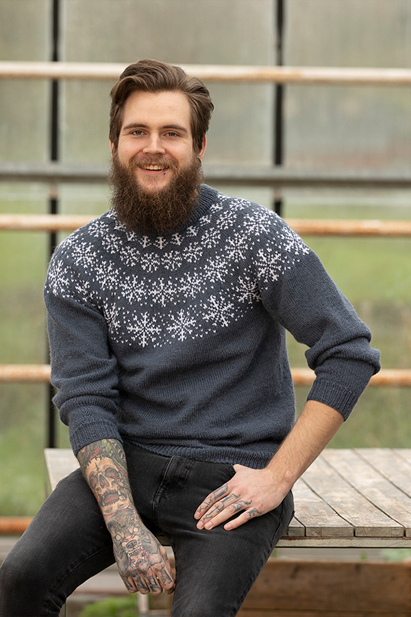 1824-10 Snøfnugg genser mørk blå