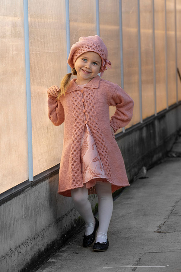 1825-1 Fia kåpe og lue aprikos