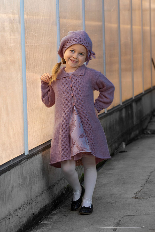 1825-1 Fia kåpe og lue lilla