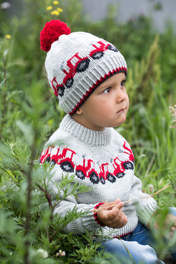 19-24 Traktor genser og lue natur