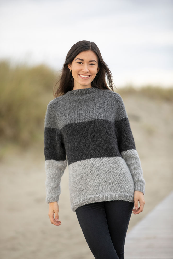 1923-3 Dans genser grå