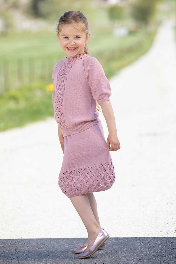 2017-6 Nira genser og skjørt