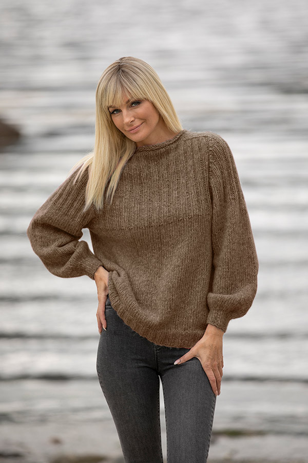 2022-2 Behag genser lys brun