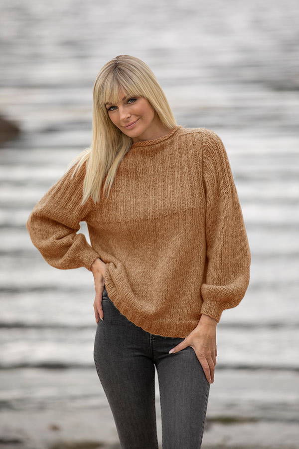 2022-2 Behag genser camel