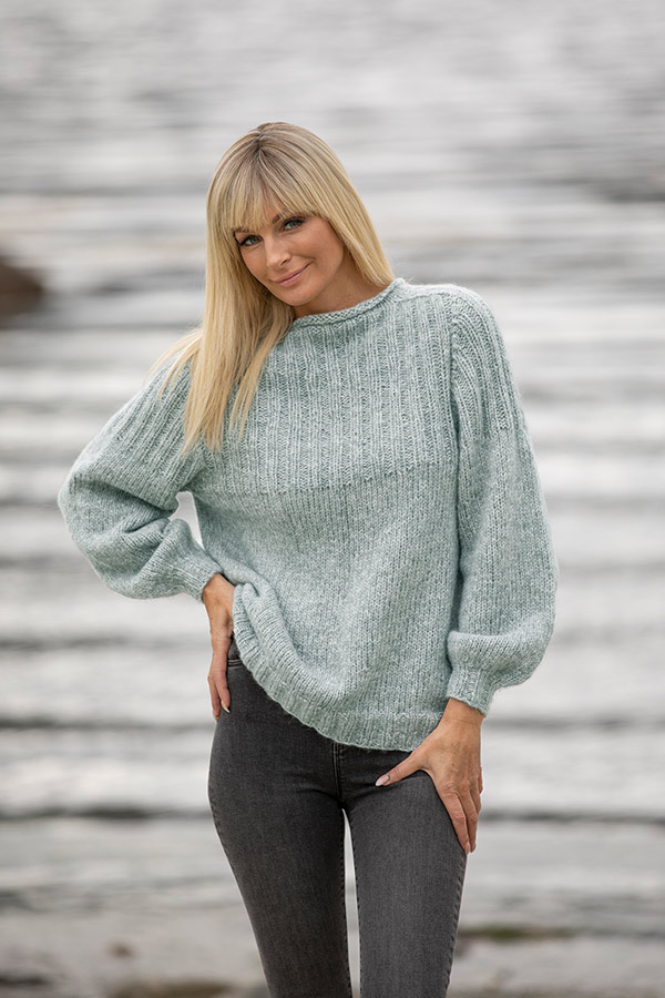 2022-2 Behag genser lys petrol