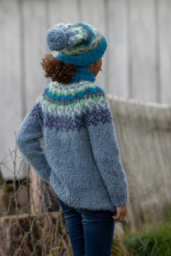 2026-8 Nova genser og lue lys gråblå