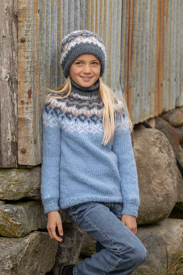 2027-1a Nova genser og lue Lys Blå
