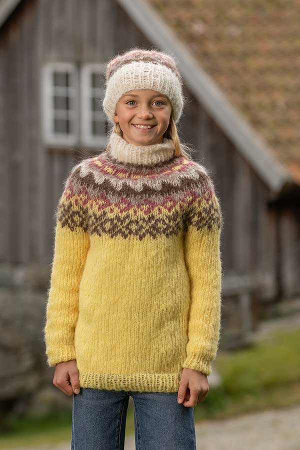 2027-1e Nova genser og lue lys gul