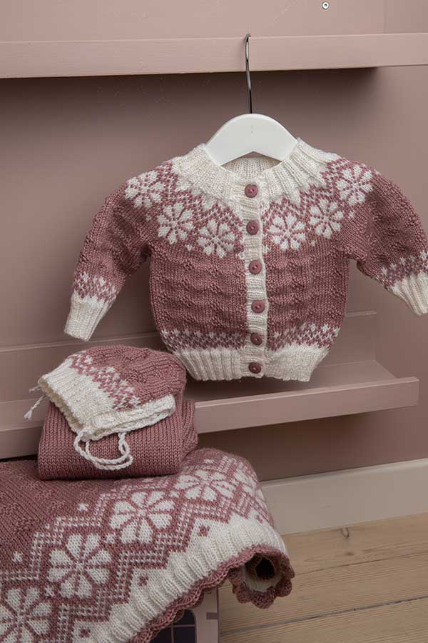 2028-2 Lydia hentesett