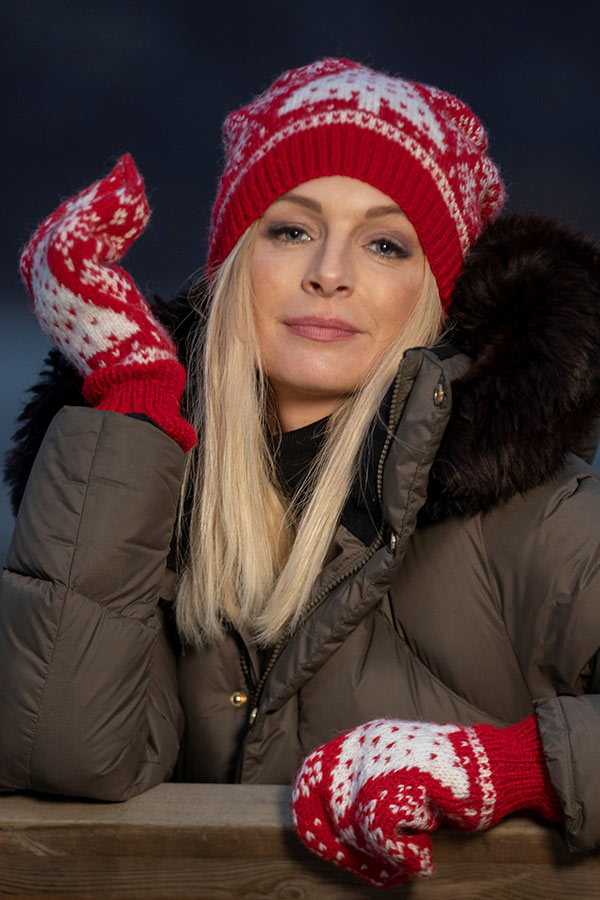 2032-11 Vinternatt lue og votter