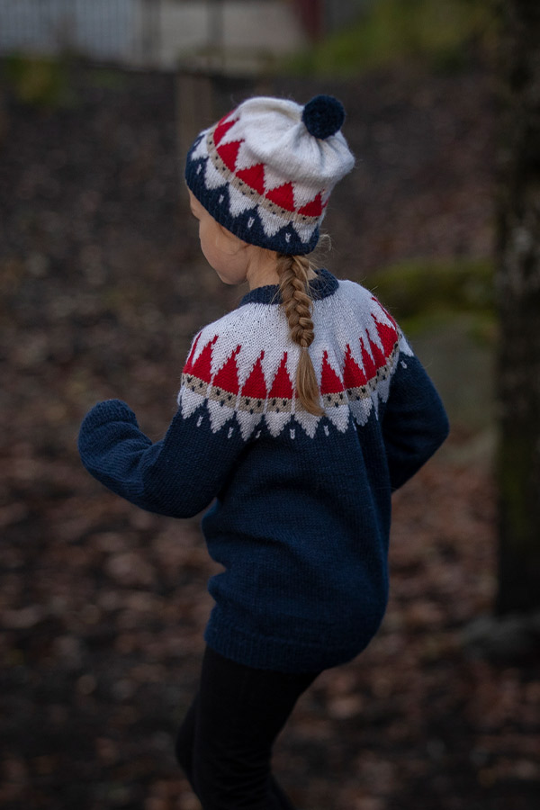 2032-5b Nisse genser og lue