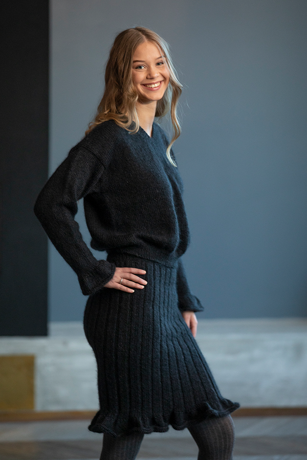 2202-3 Coco genser og skjørt