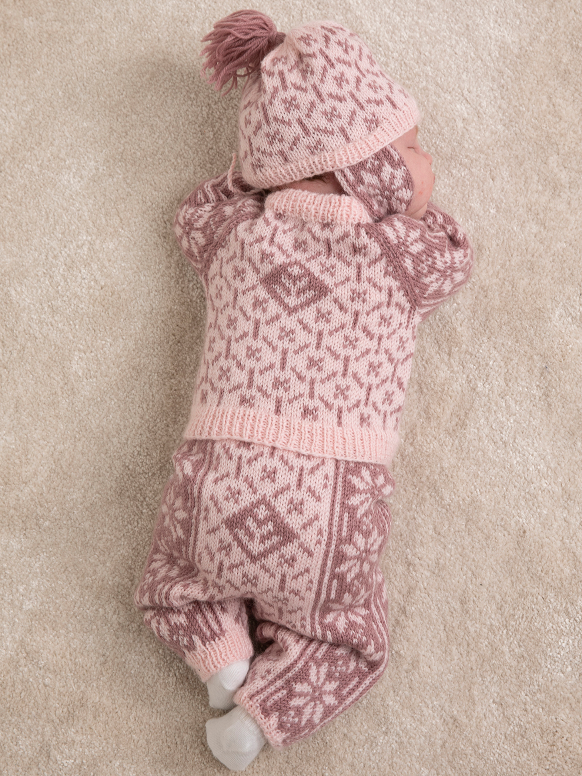 2304-1b Ellinor jakke, bukse og lue