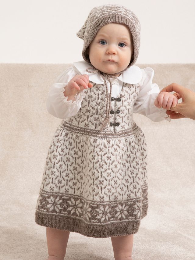 2304-05 Ellinor kjole og skaut