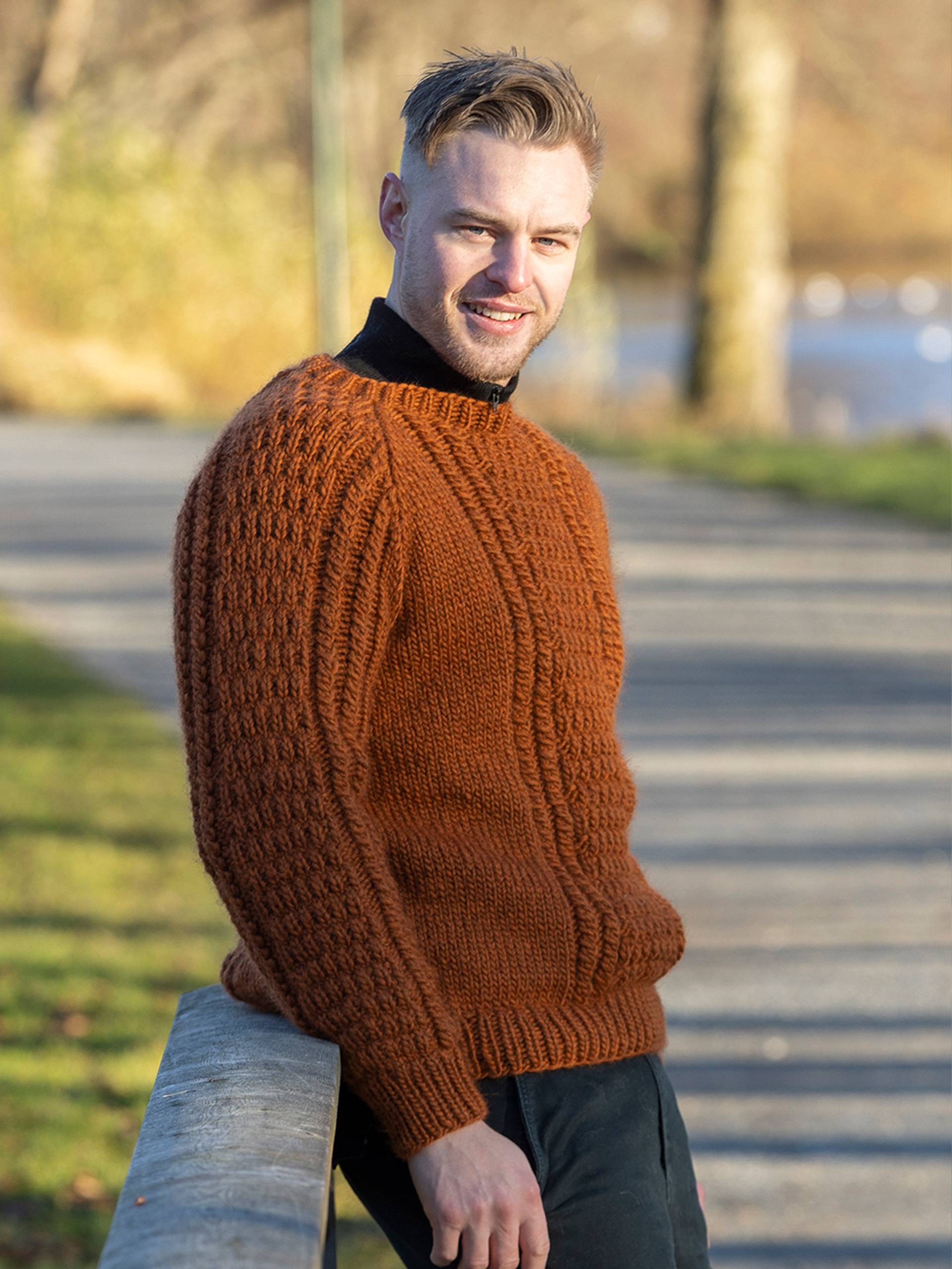 2402-14 Skule genser