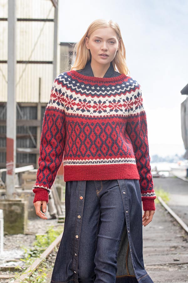 394-13 Anitra kort genser rubinrød