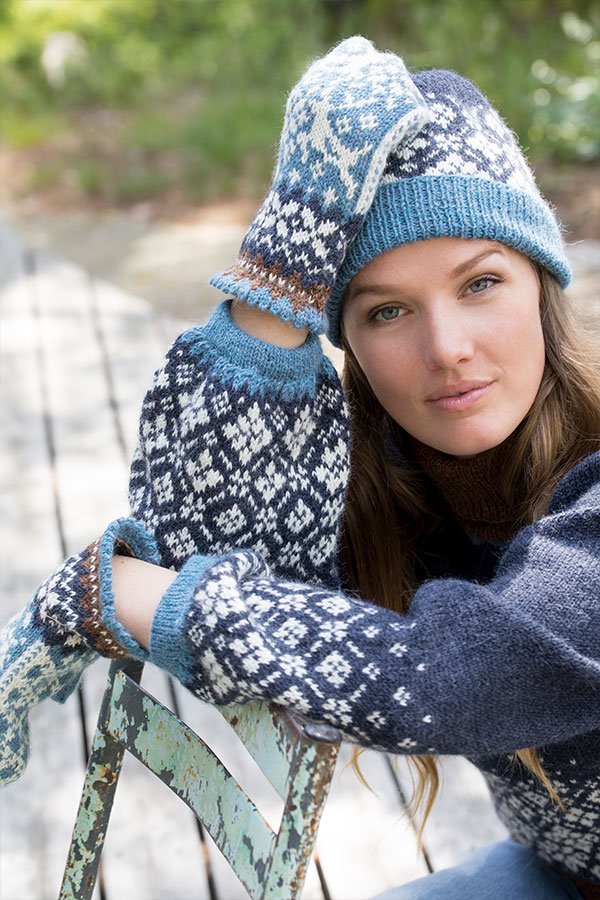 418-03 Svalbard lue og votter indigo