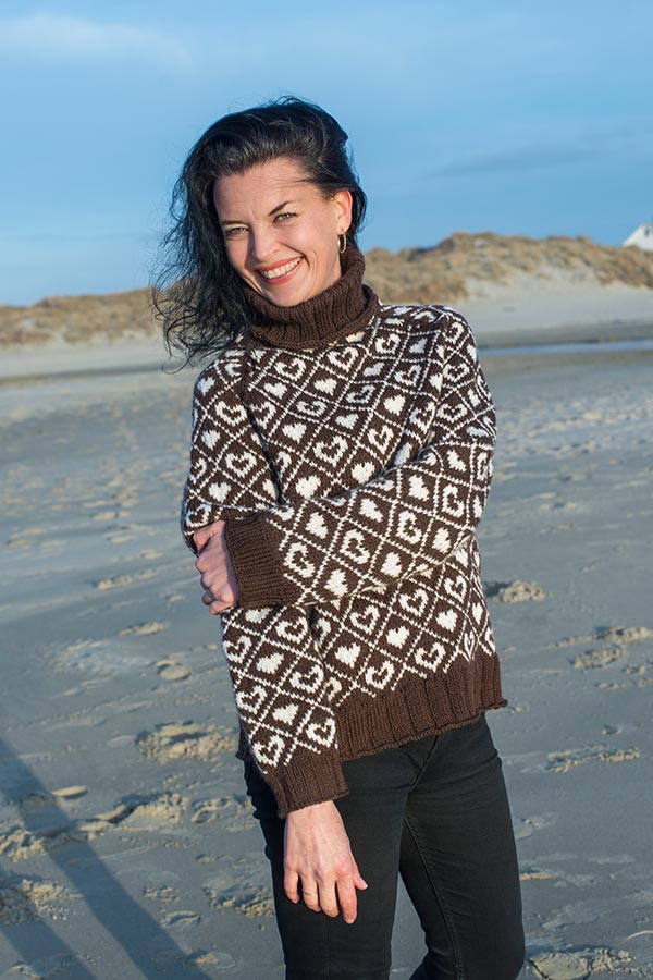 438-02 Sammen genser espresso