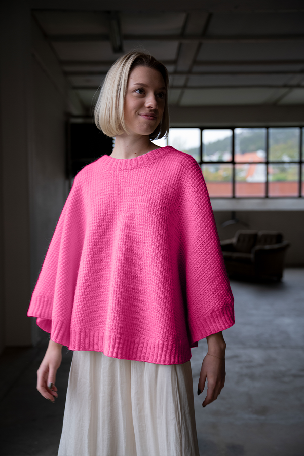 443-19d Florence poncho og halstube pink