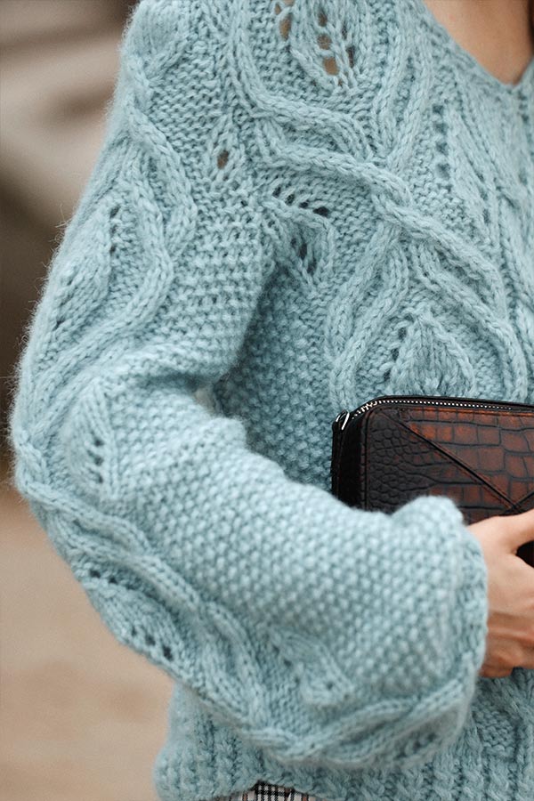 68-01 Ella genser lys blå