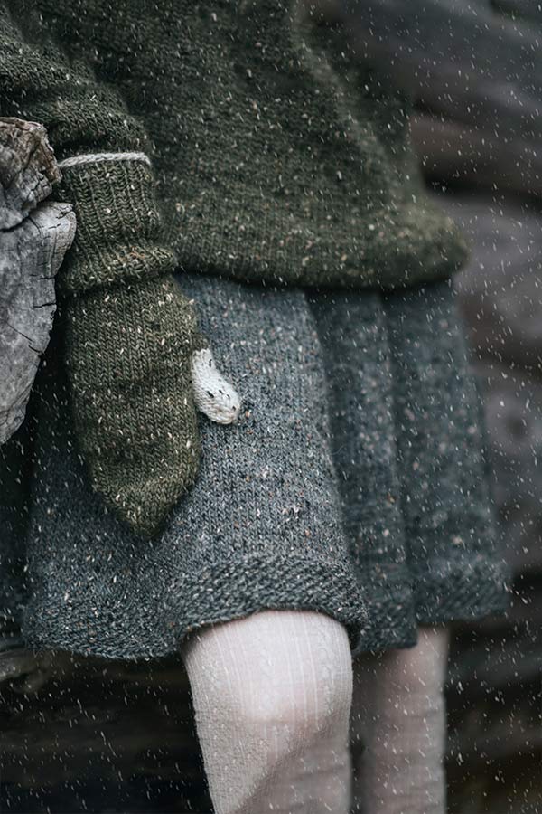 73-27 Snurreskjørt voksen mørk grå