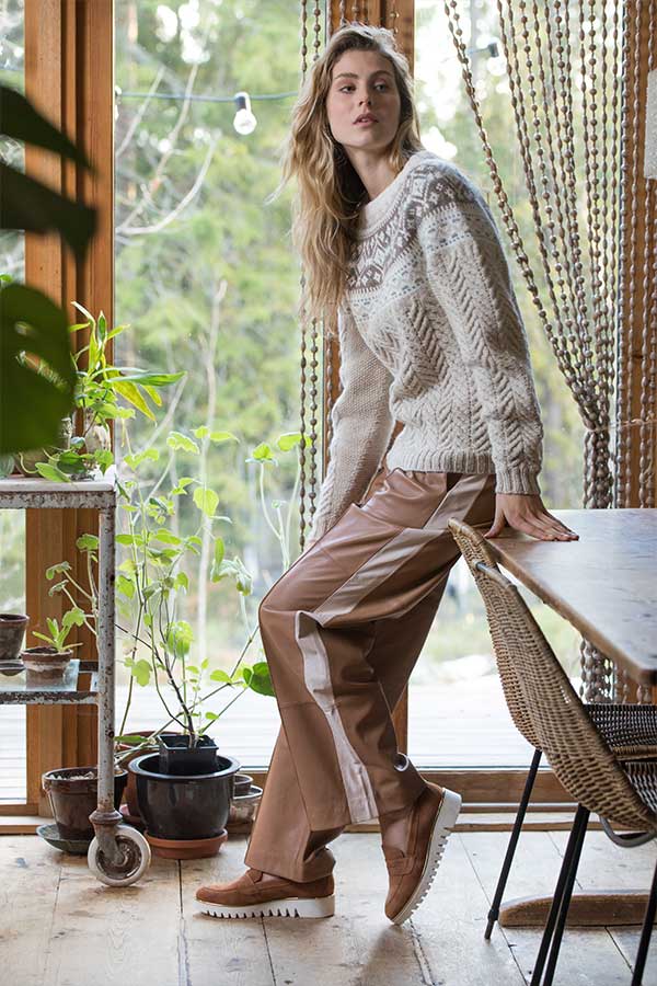 77-01 Ulrikke genser beige