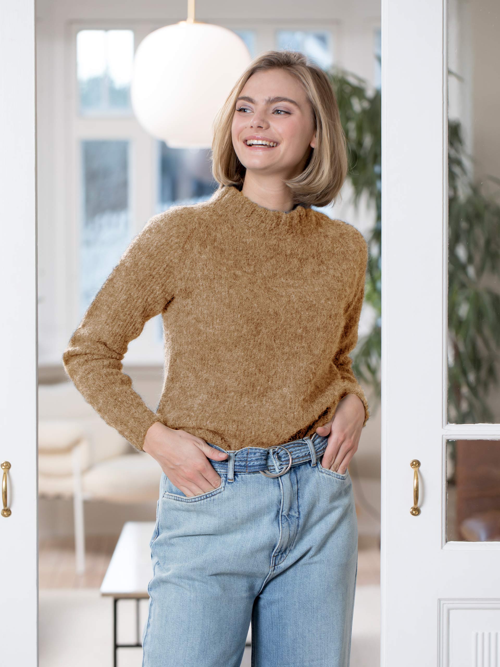 90-01 Ragne genser nougat