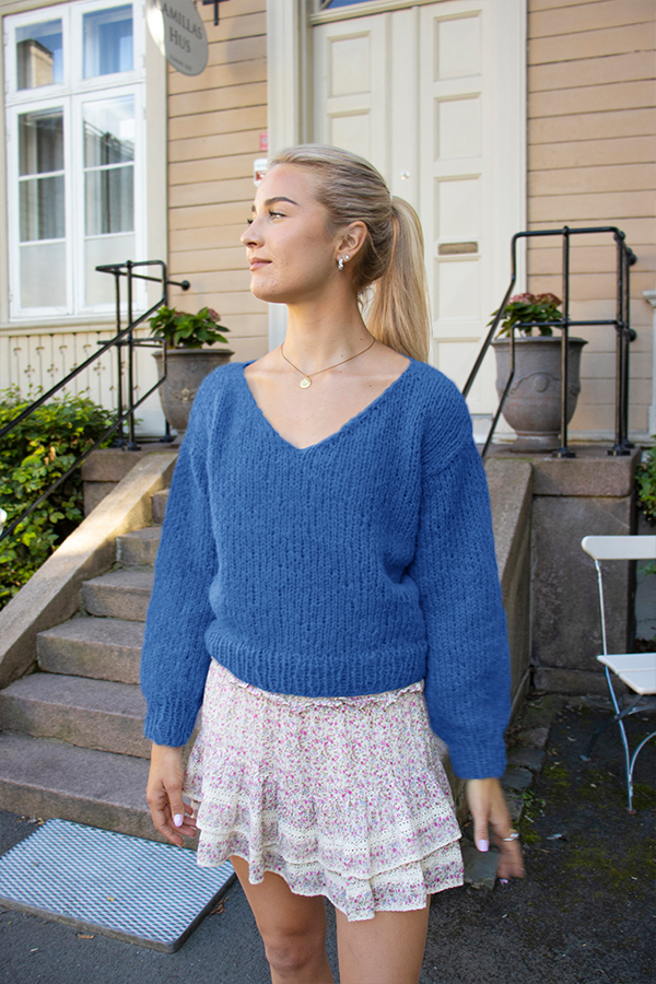 99-19g Amanda genser kongeblå