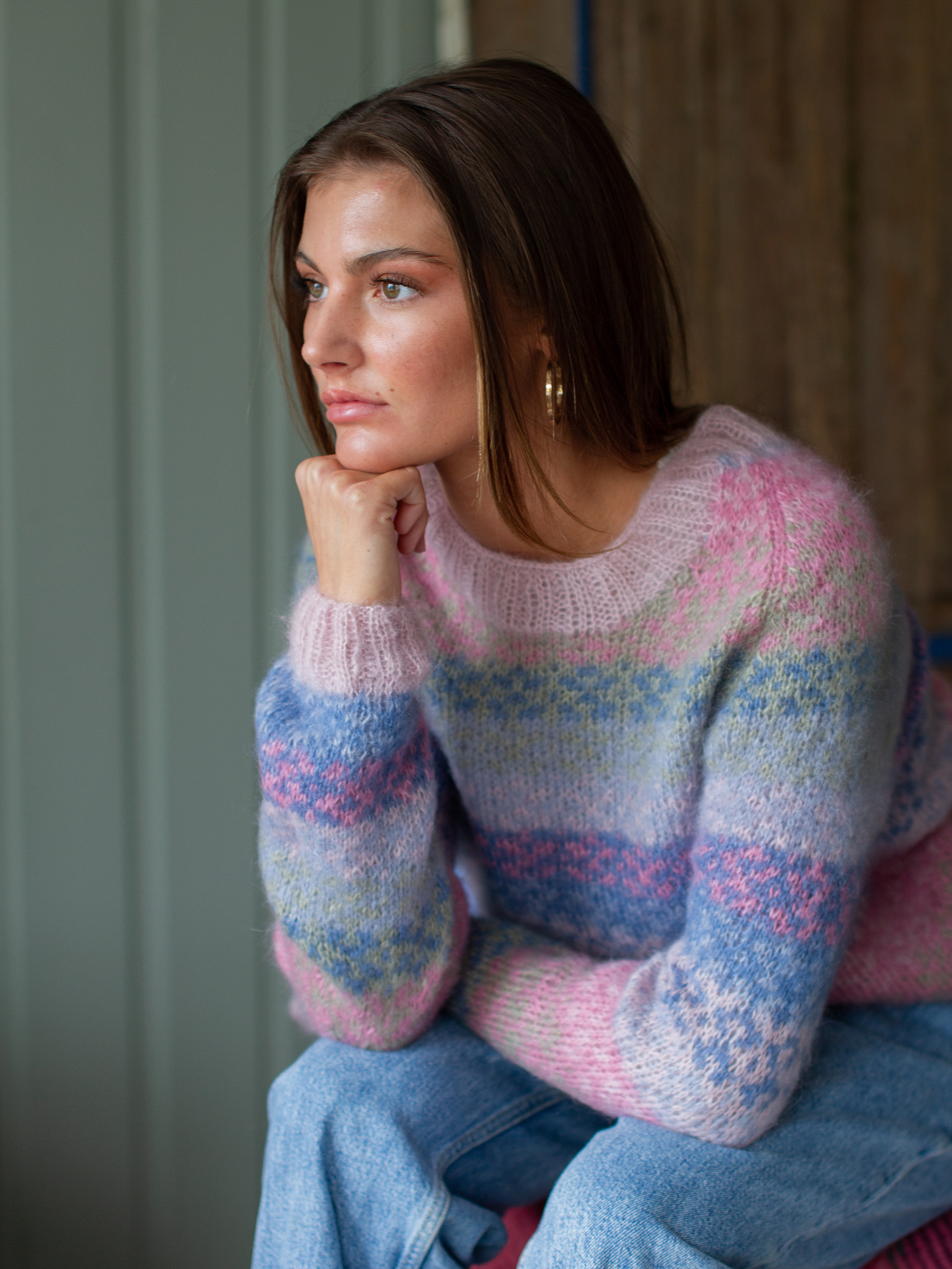 323K-02b AURA genser