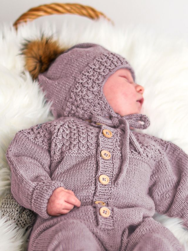 Bysse duskelue og sokker støvet rosa