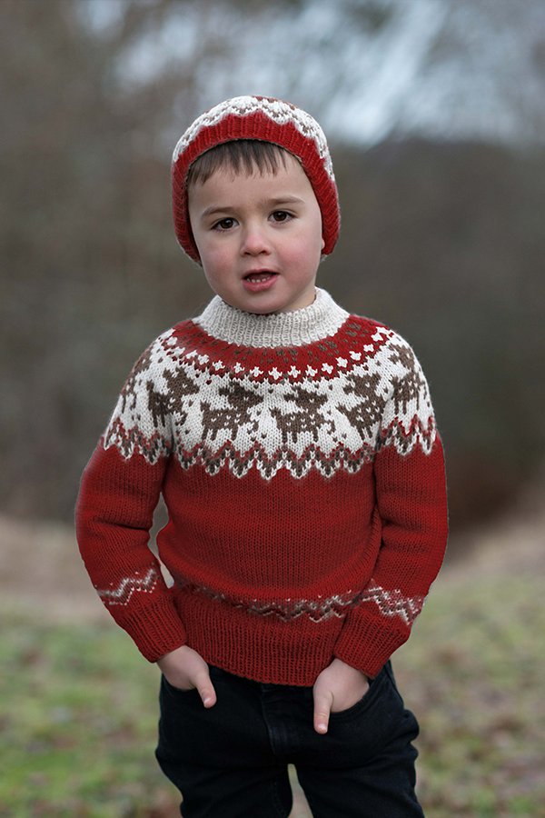 FAUNA genser og lue dyp rød