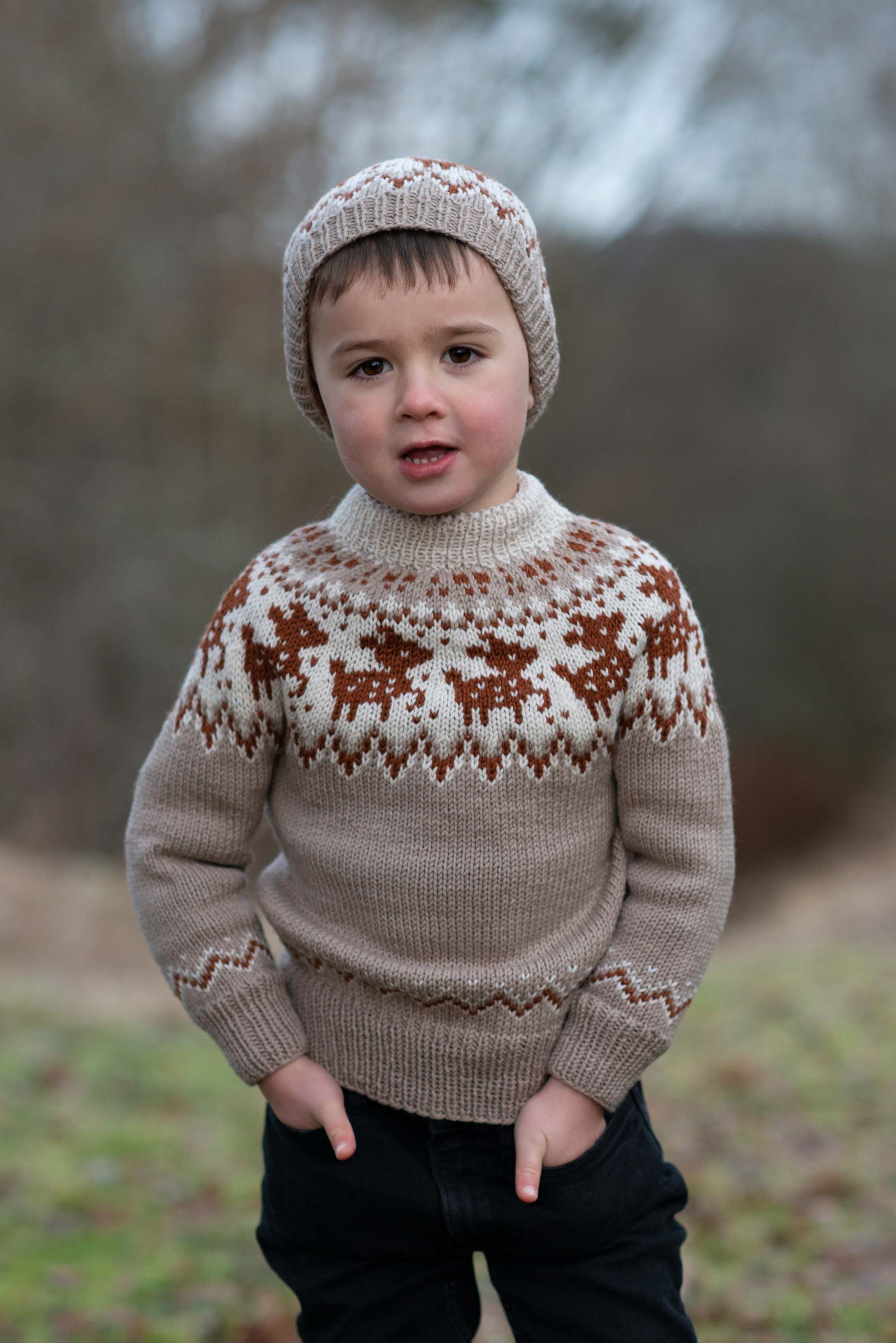 FAUNA genser og lue beige