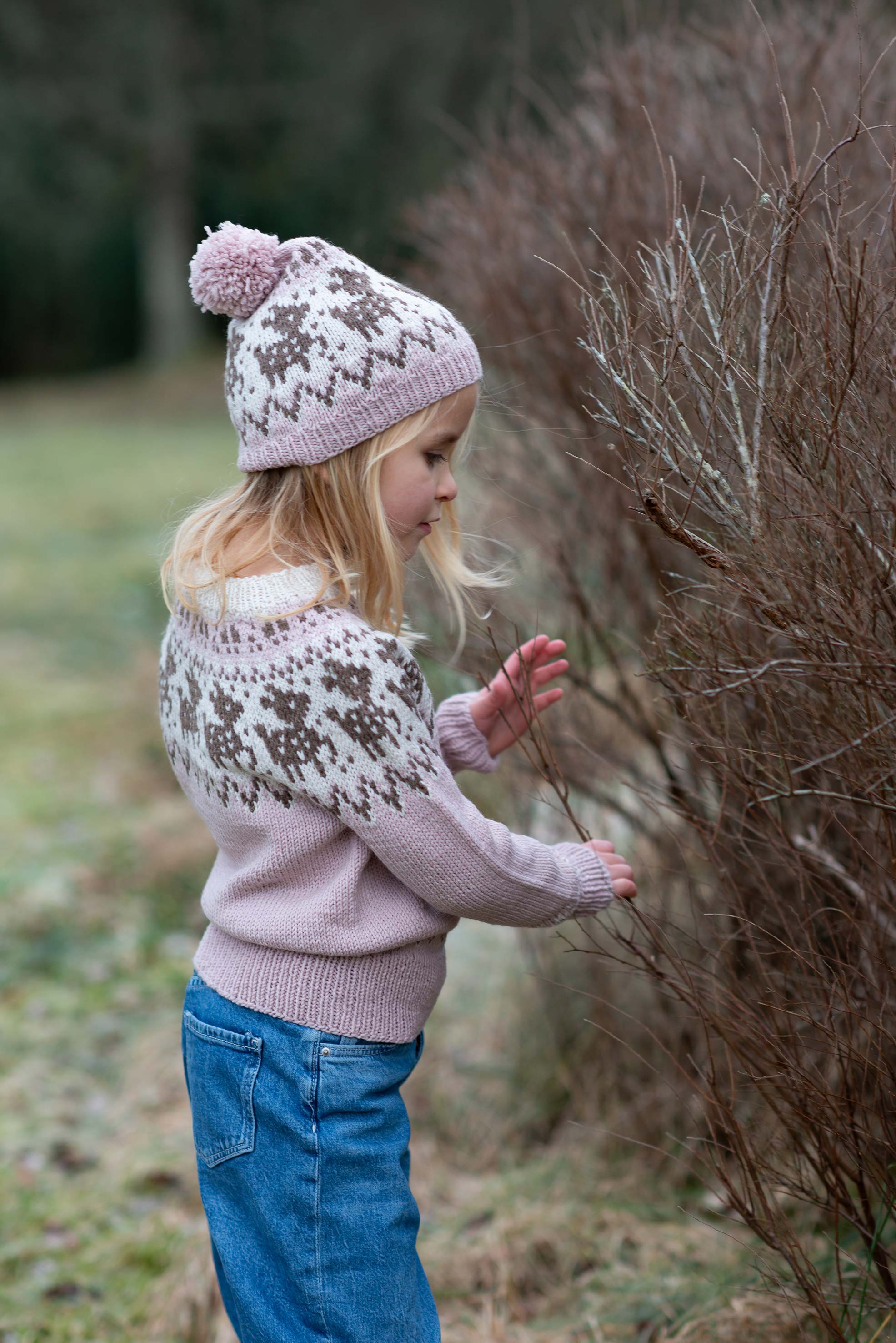 FAUNA genser og lue pudderrosa