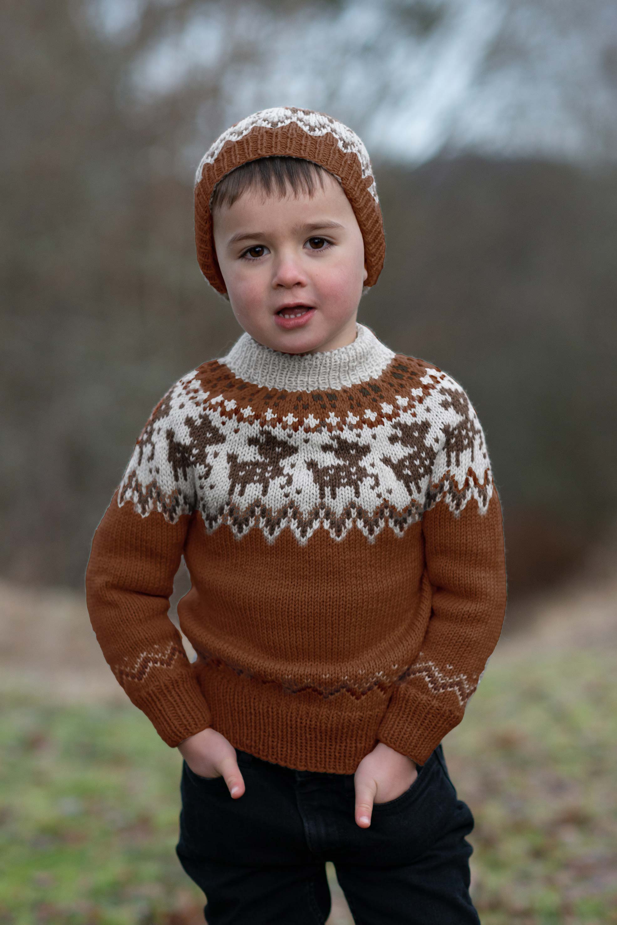 FAUNA genser og lue rustbrun