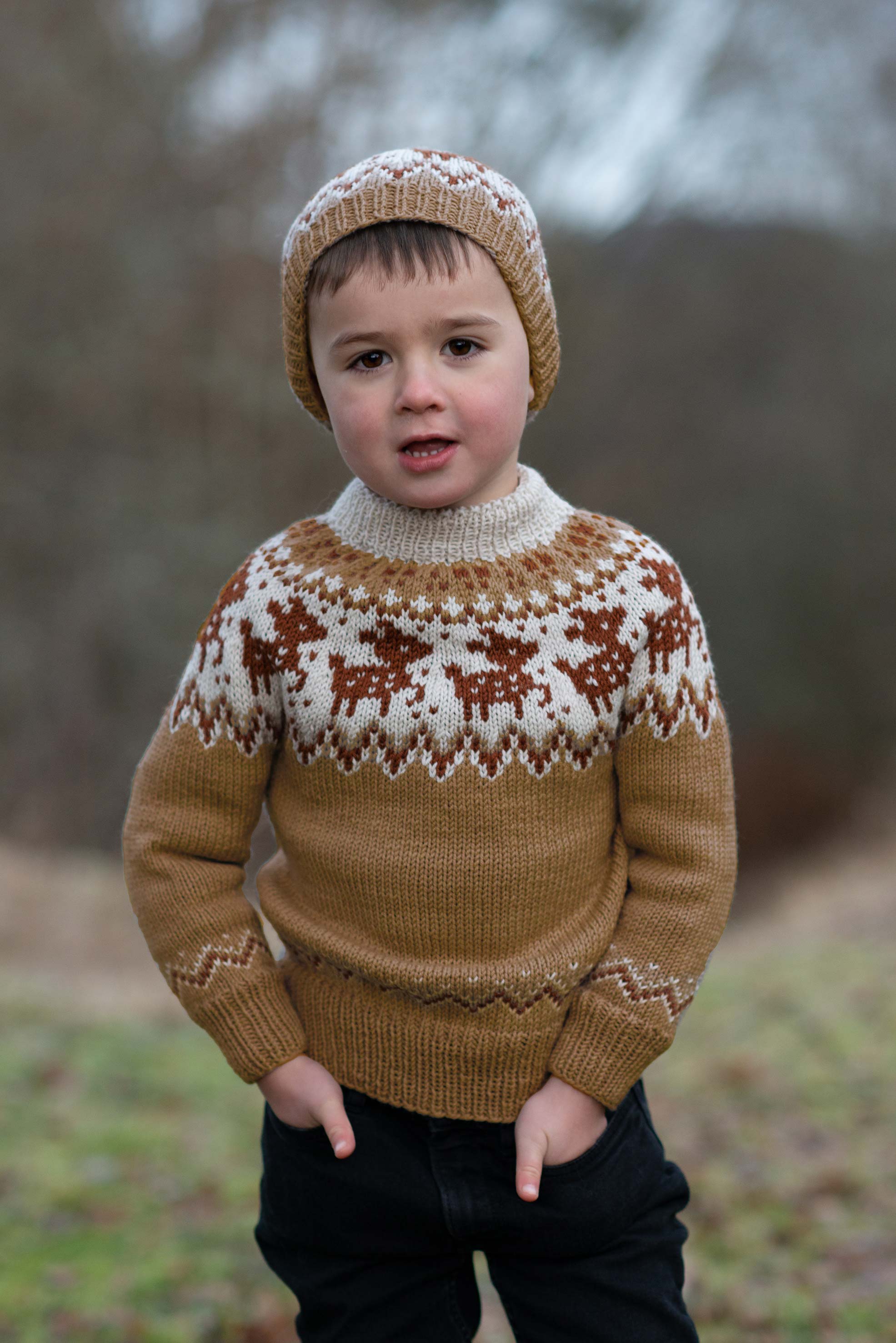 FAUNA genser og lue varm beige