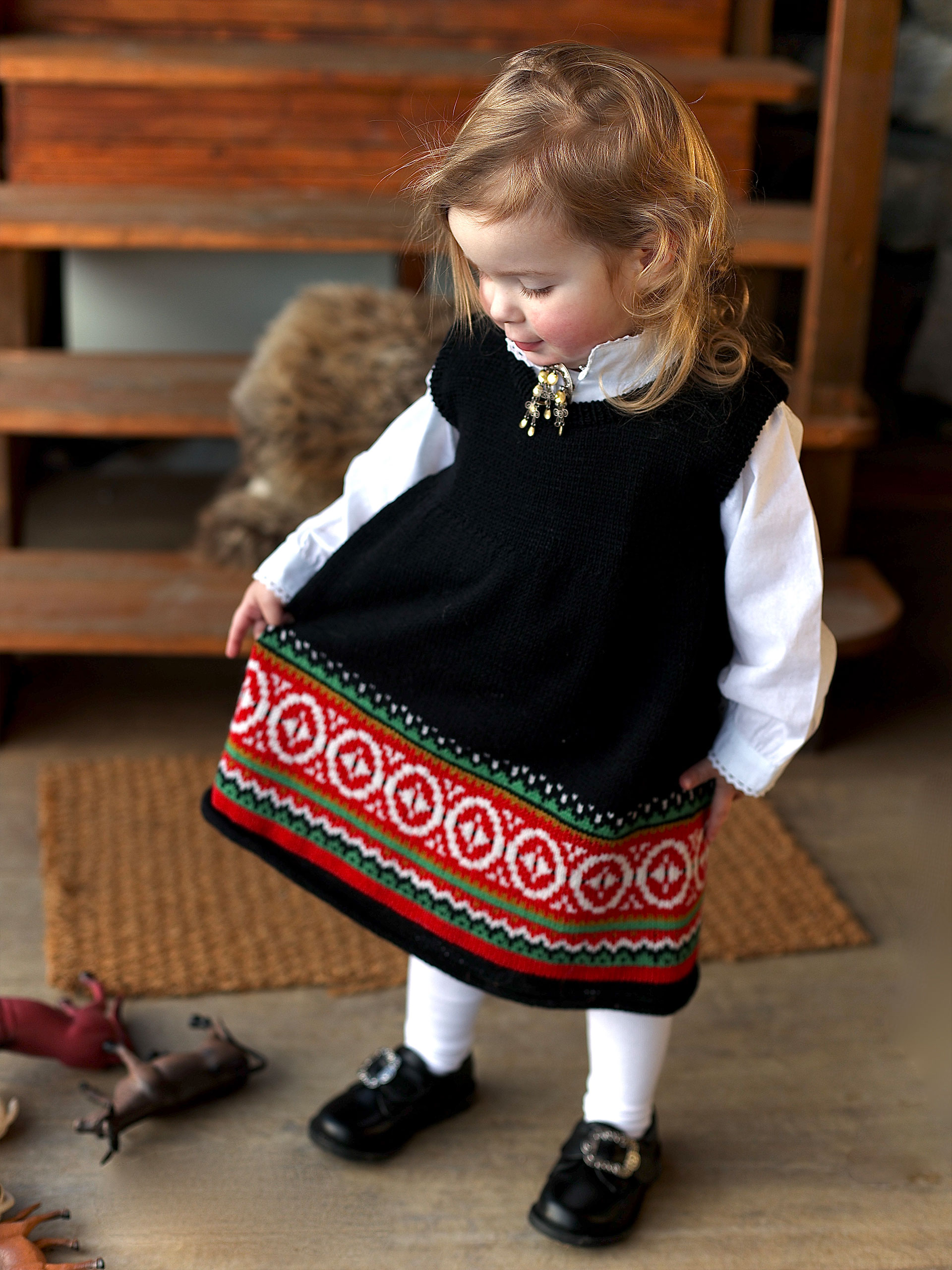 321S-02a GAARD ermeløs festdrakt