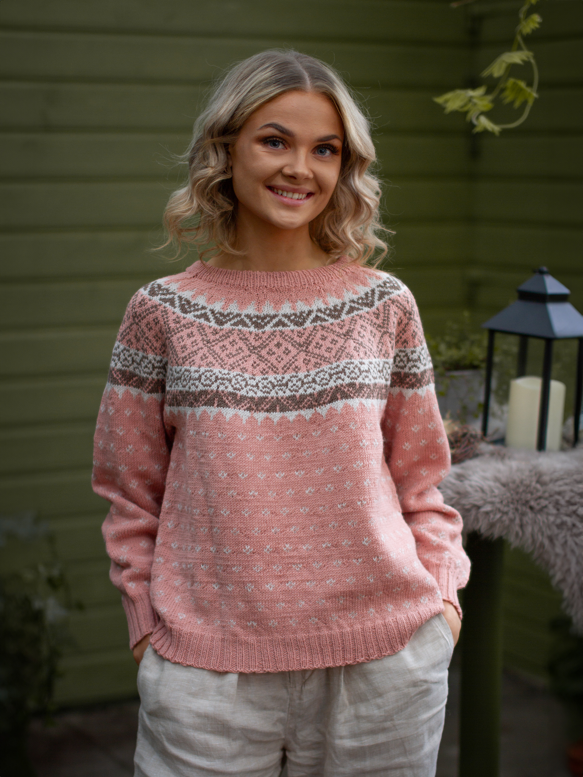 421K-04 HALLERAKER genser dus fersken (Merinor)