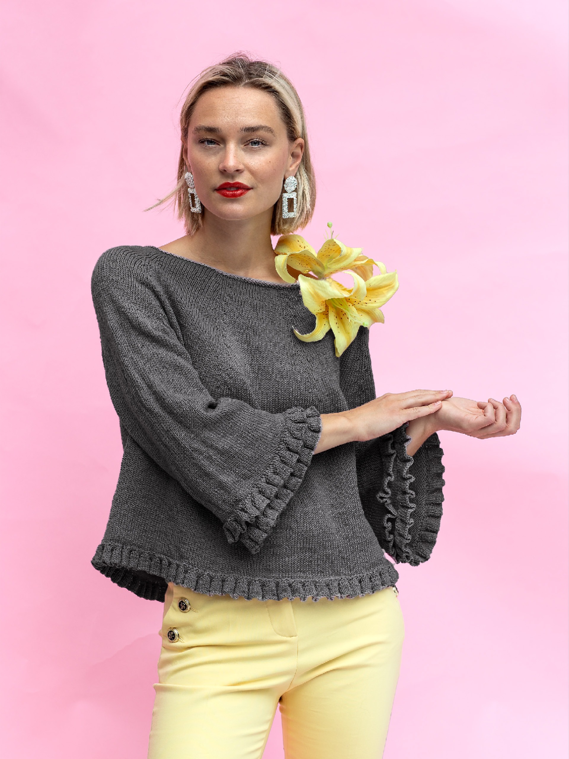 Kort genser med rysjer koksgrå