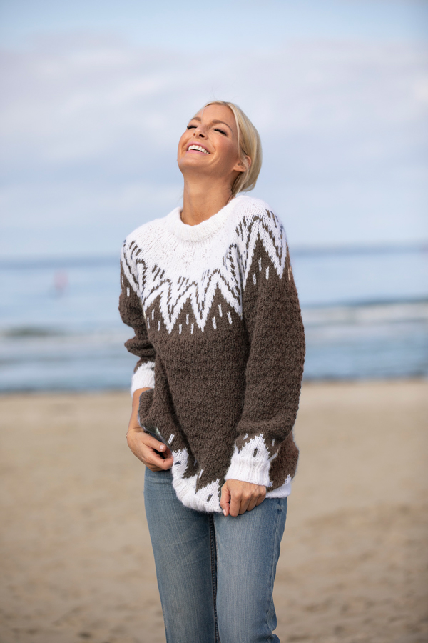 1923-5 Mamma genser lys brun