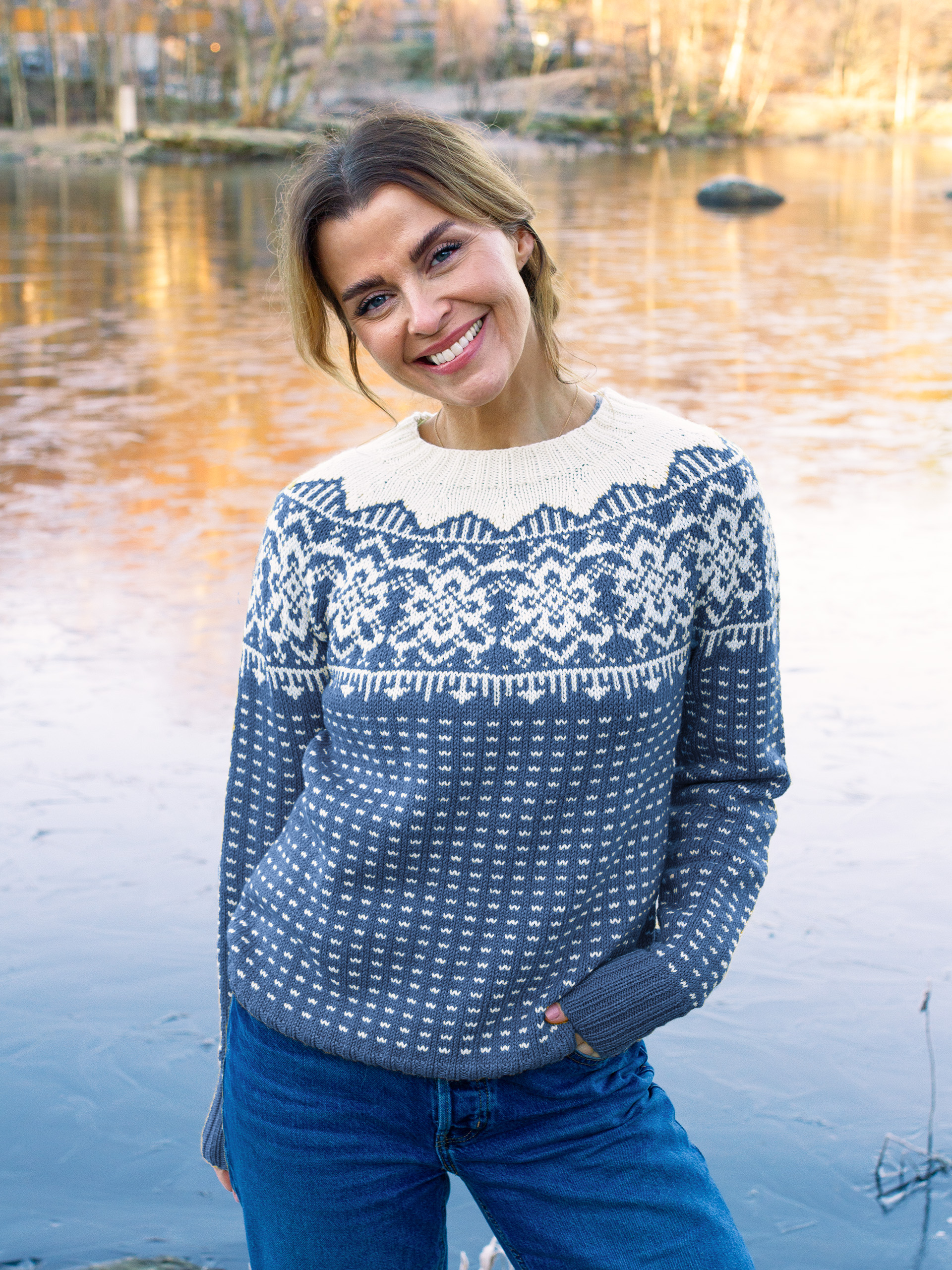 521K-03d MOY genser dame m/skinnlapp