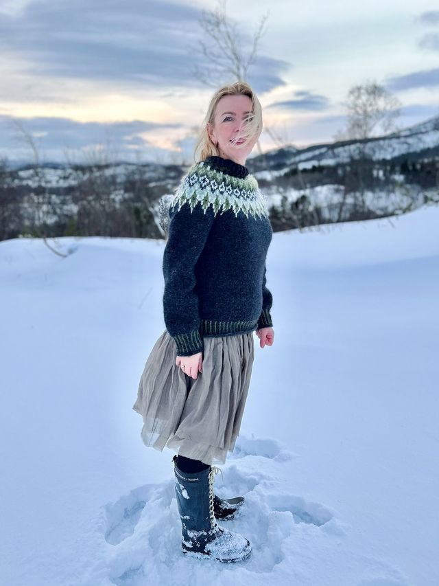 521E-06a Myrkutimi genser dame