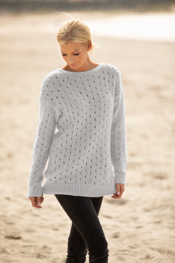 1922-5 Mot genser eller jakke perlegrå