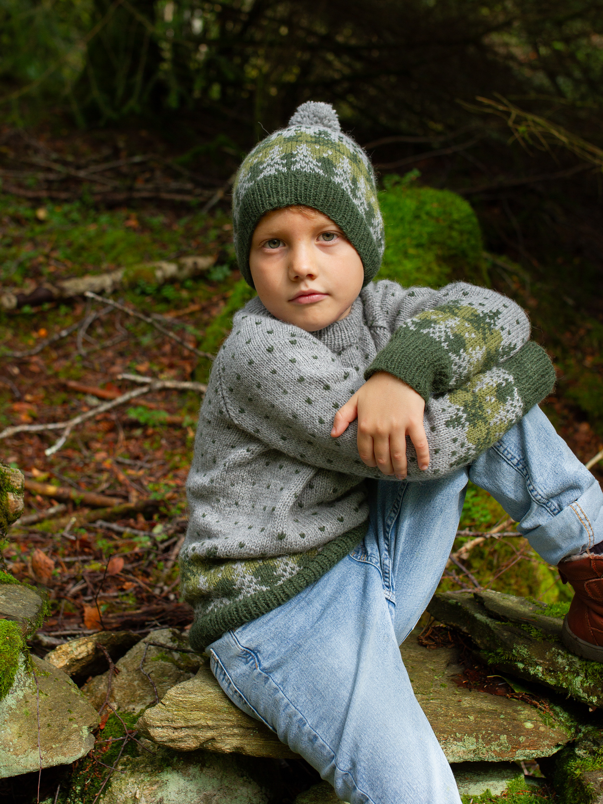 424K-02b PINEWOOD genser og lue