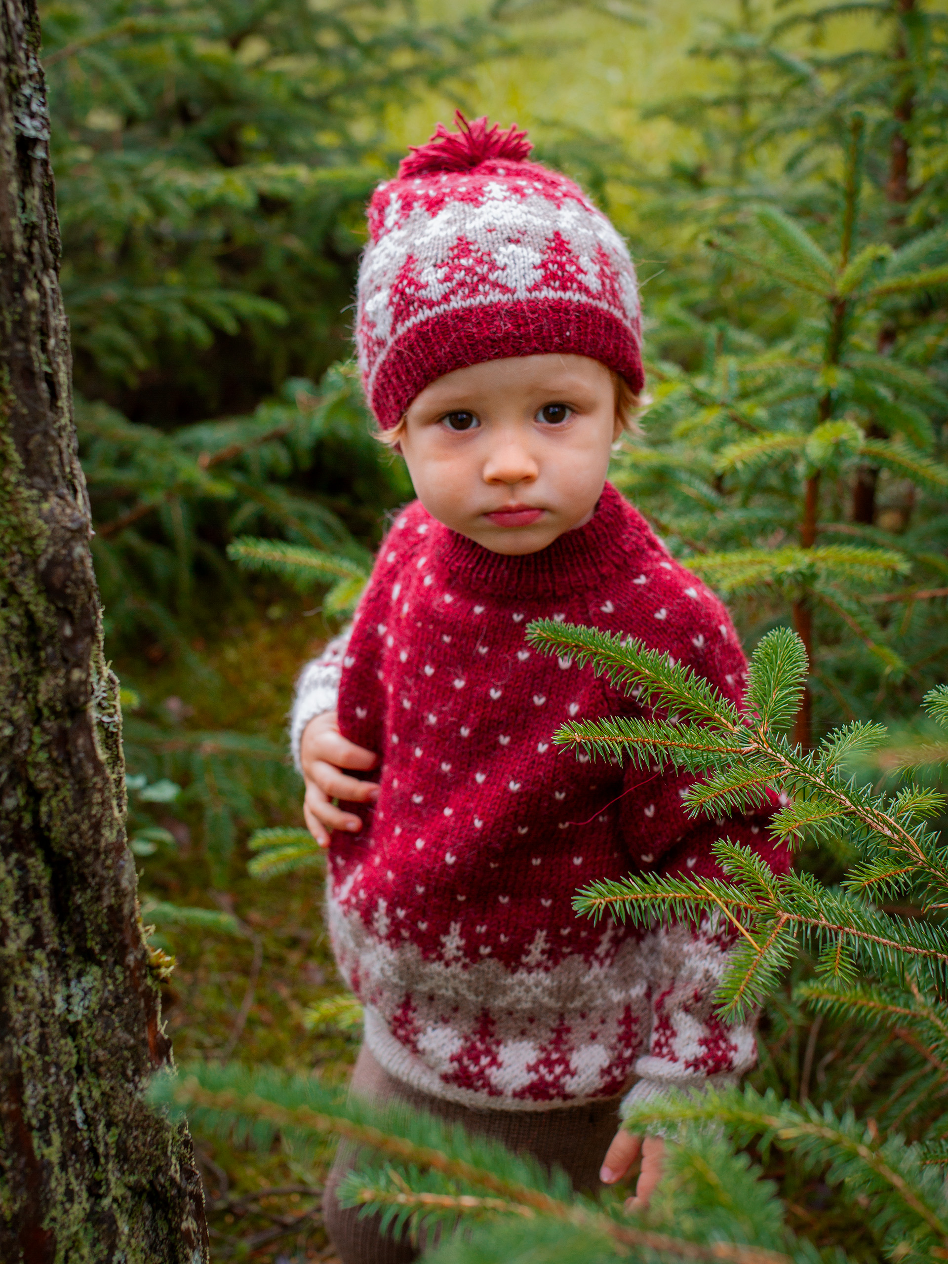 424K-02a PINEWOOD genser og lue