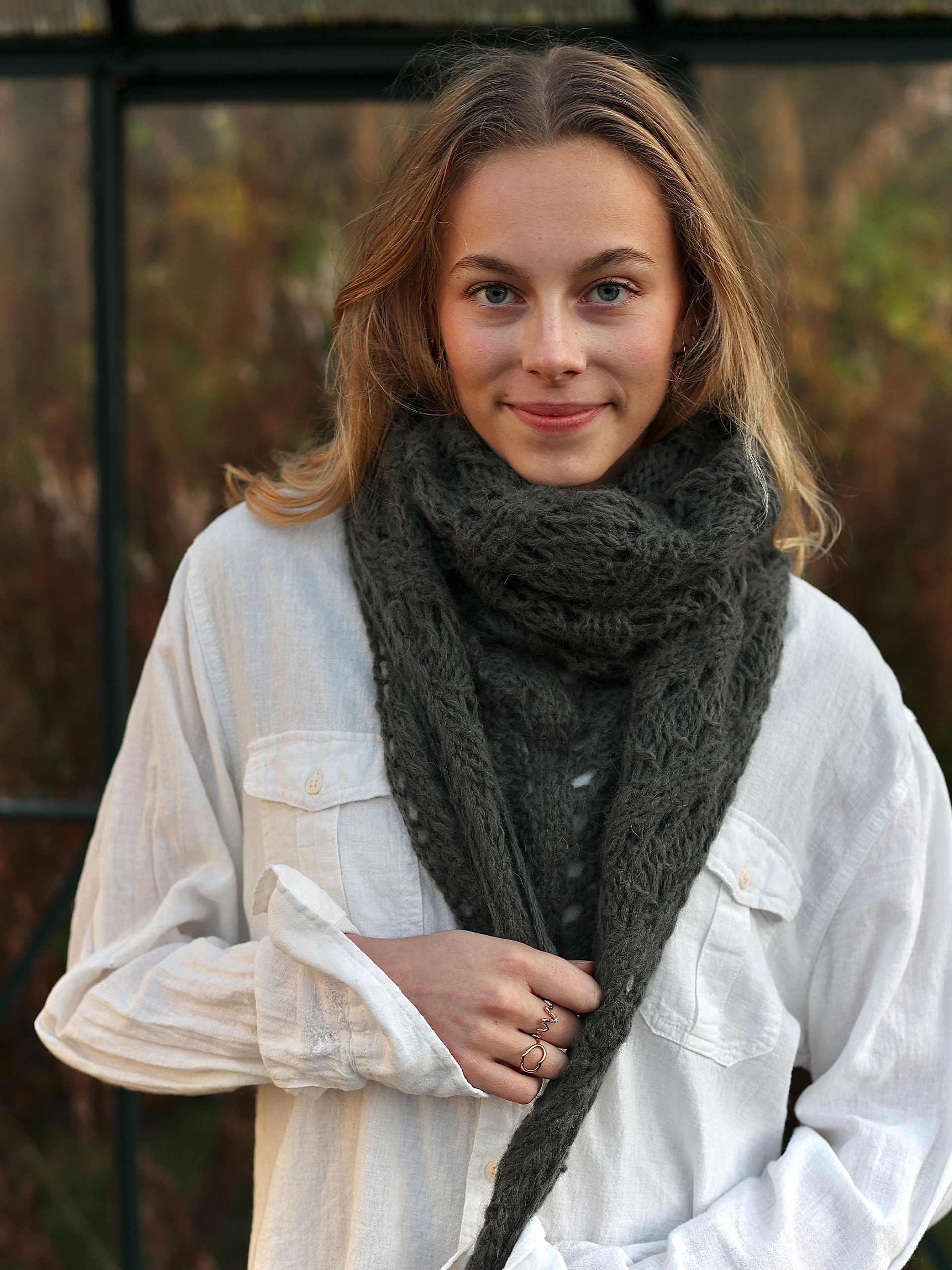 SAGA SJAL olivengrønn