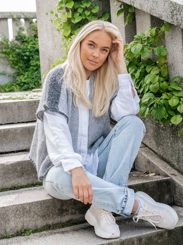 TRUE TONES vest grå