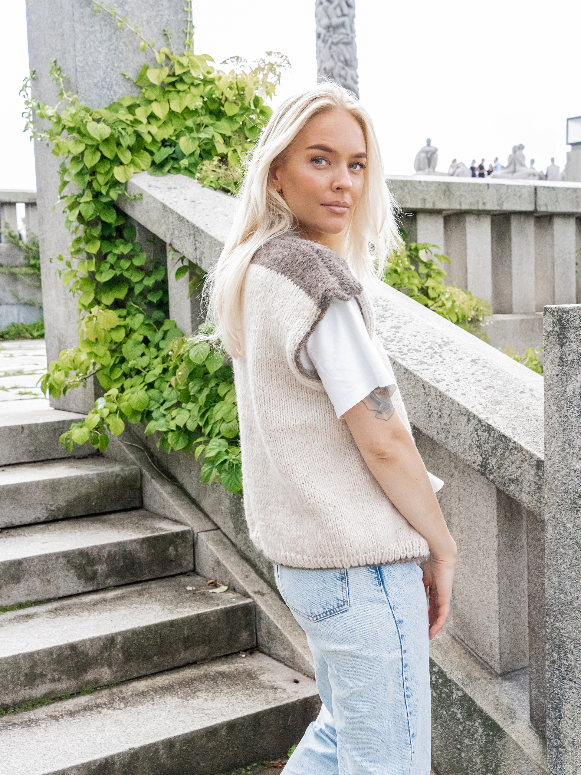 TRUE TONES vest latte