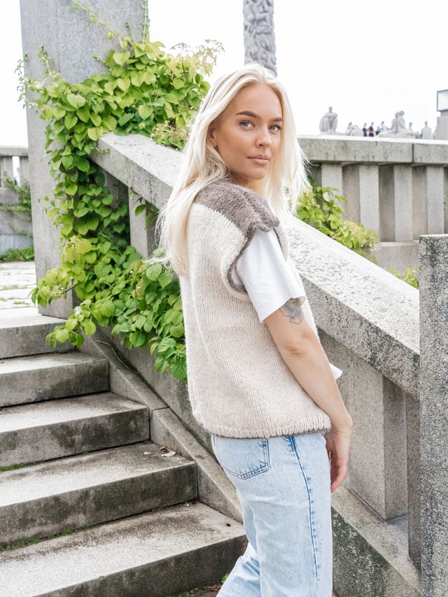 TRUE TONES vest latte